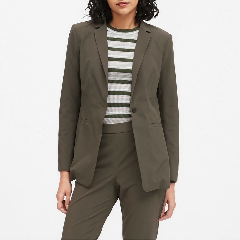 Banana Republic • Long & Lean Flyweight Blazer suit jacket olive green stretch